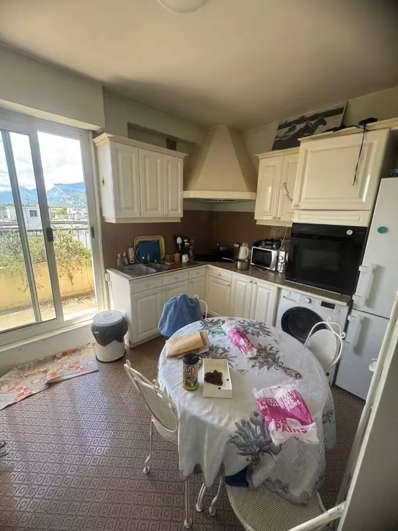 Economical student room with convenient location in 