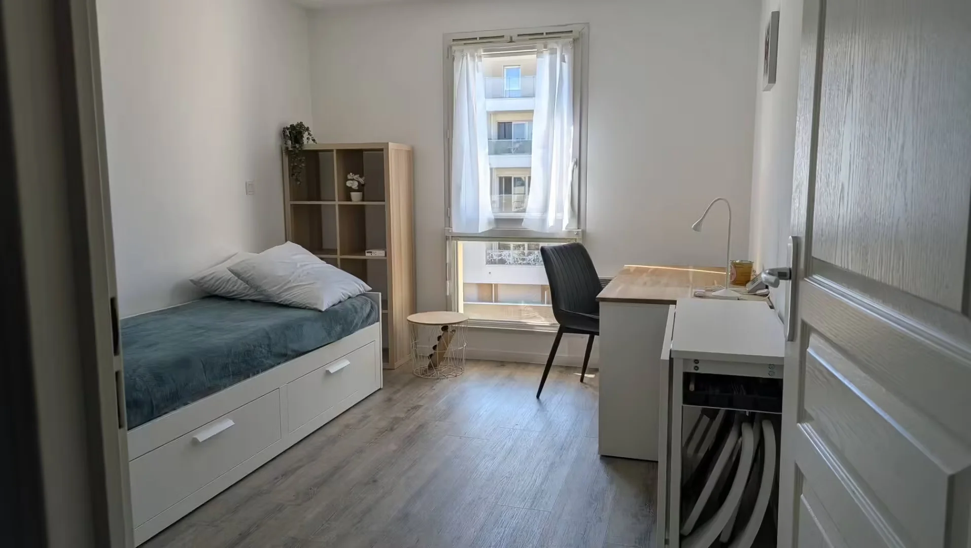 Habitación estudiantil económica cerca del campus en 