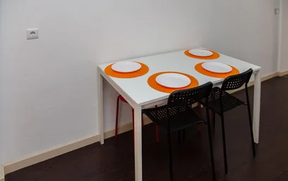 Logement avec 3 chambres à {area}