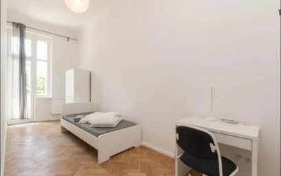Chambre privée à Hermann Str., image 3 de 16