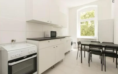 Chambre privée à Hermann Str., image 5 de 16
