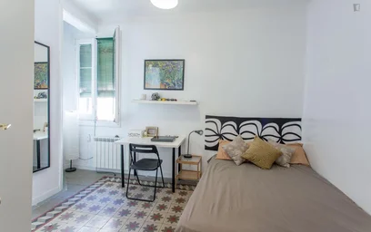 Habitación en alquiler con cama doble {area}