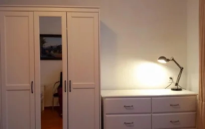 Stanza privata molto luminosa a {area}