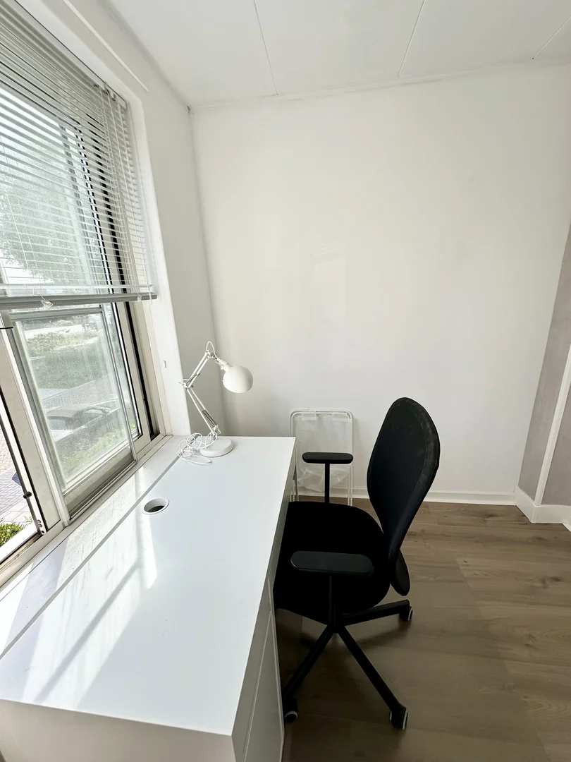 Habitación asequible para estudiantes con buena iluminación en 