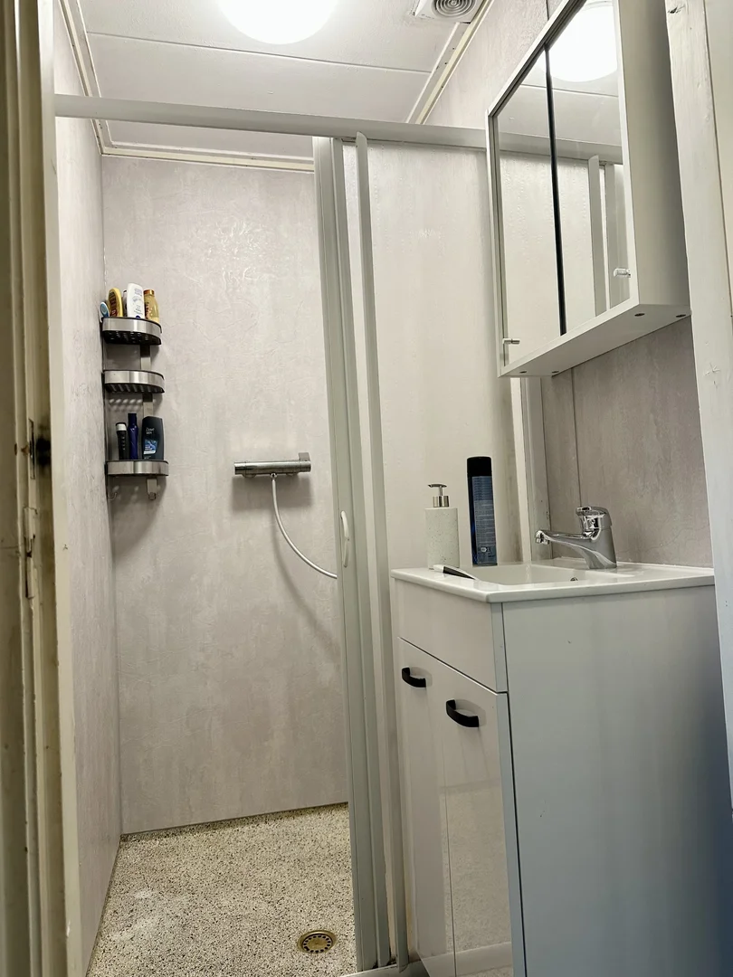 Habitación para estudiantes en  con área de estudio y facilidades compartidas