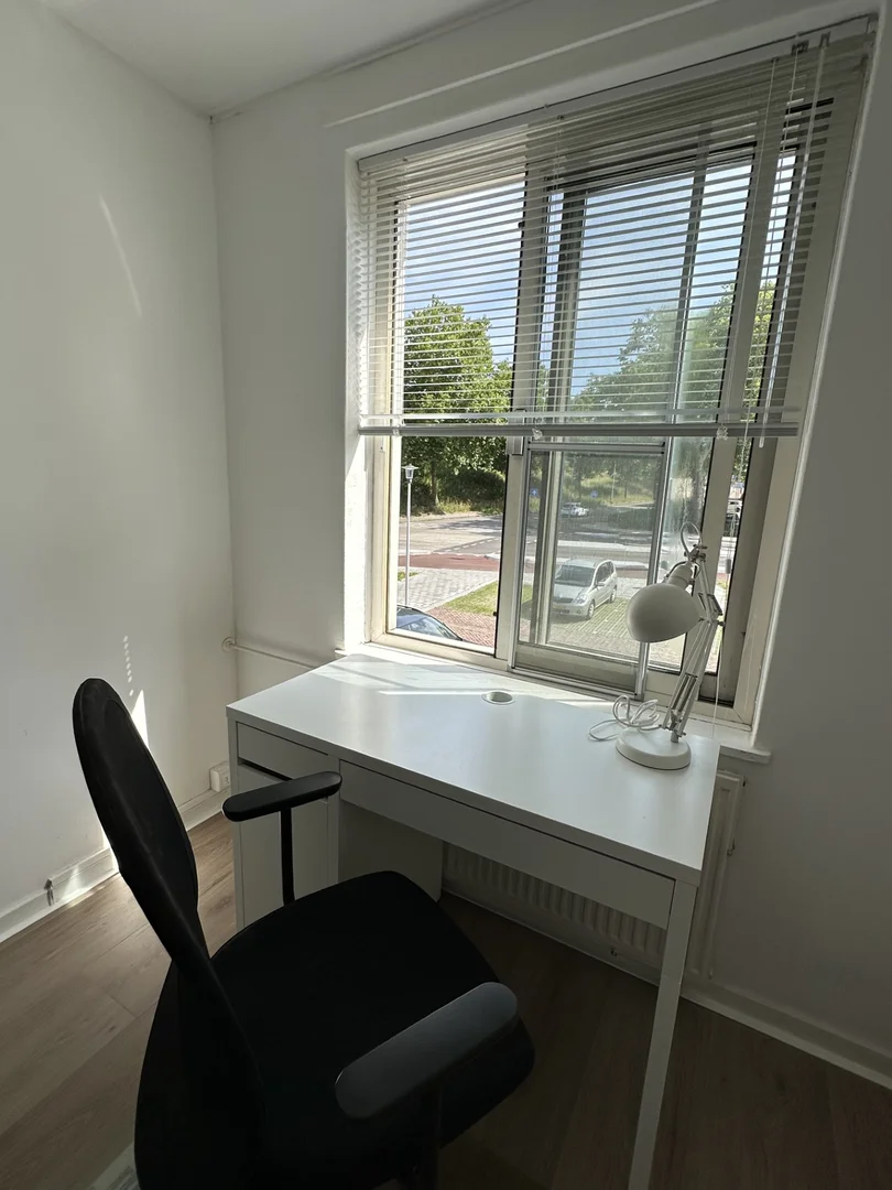 Habitación acogedora para estudiantes disponible en 