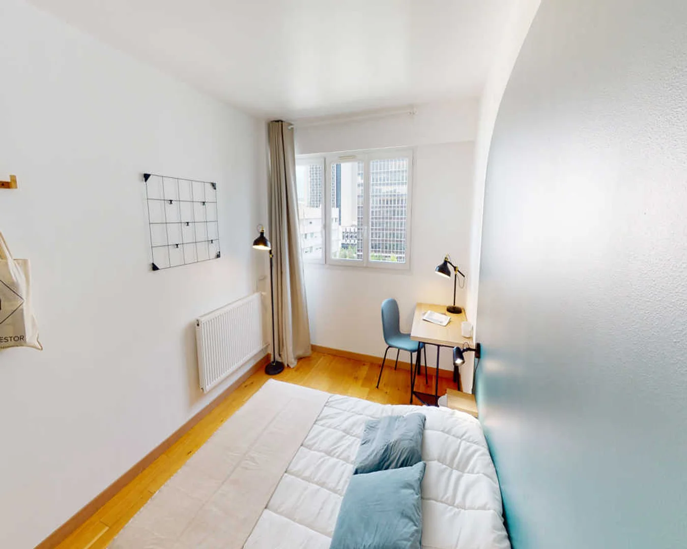 Niedrogi pokój dla studentów z dużym oświetleniem w 