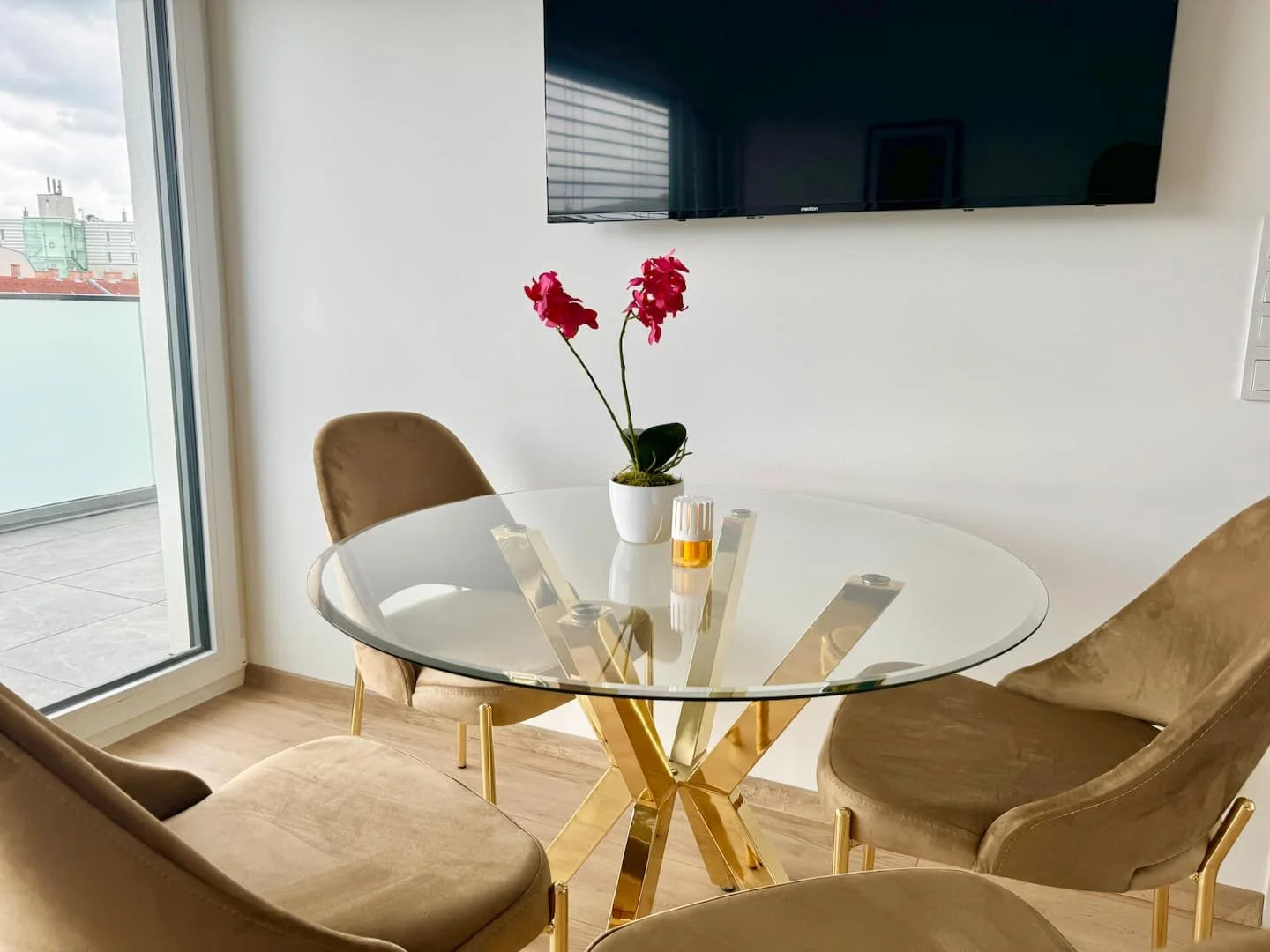 Bright and airy student room with easy university access in 