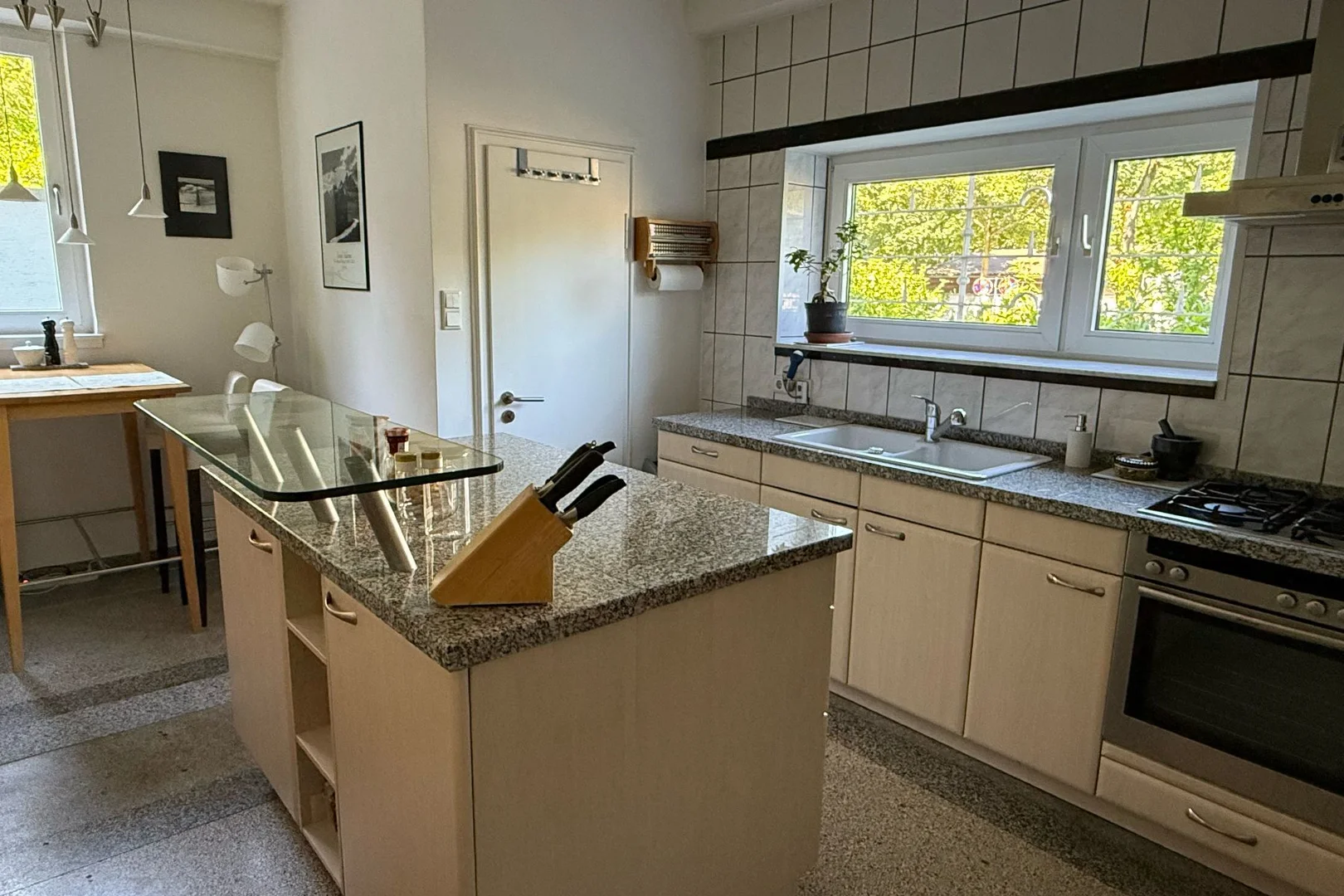 'de öğrenci dairesinde, tamamen mobilyalı kiralık oda