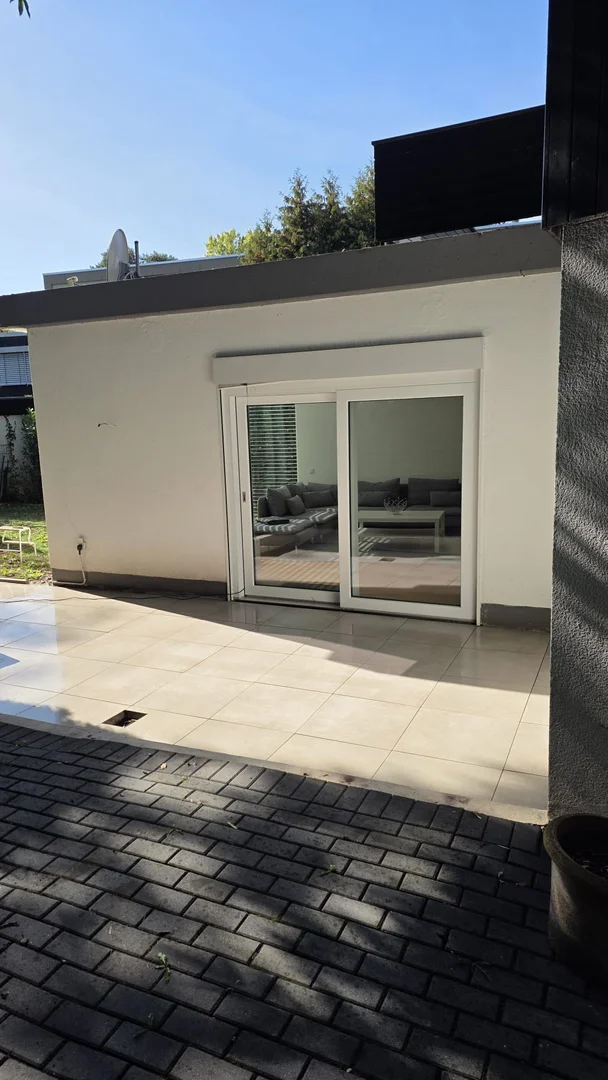 Habitación asequible para estudiantes con buena iluminación en