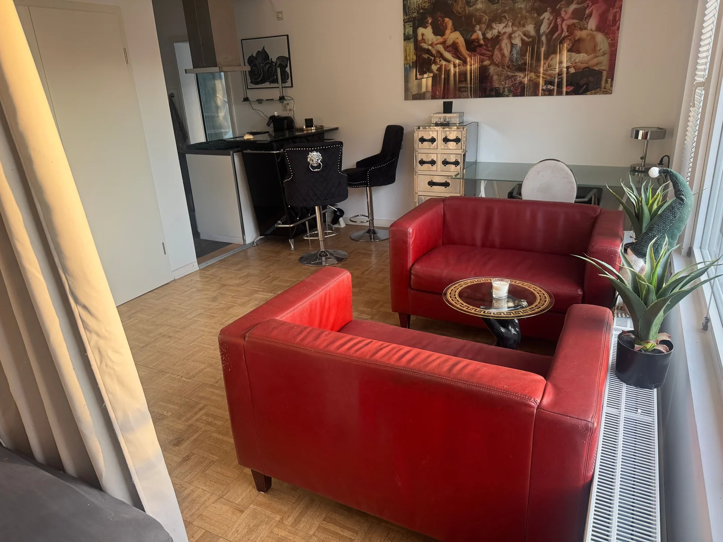  bölgesindeki öğrenciler için tam donanımlı stüdyo daire