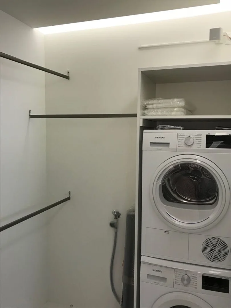 'de öğrenci dairesinde, tamamen mobilyalı kiralık oda