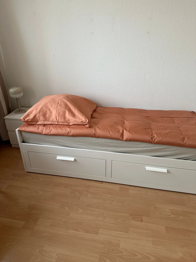 Chambre conviviale pour les étudiants dans  avec des équipements modernes