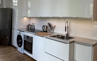Habitación en alquiler con cama doble {area}