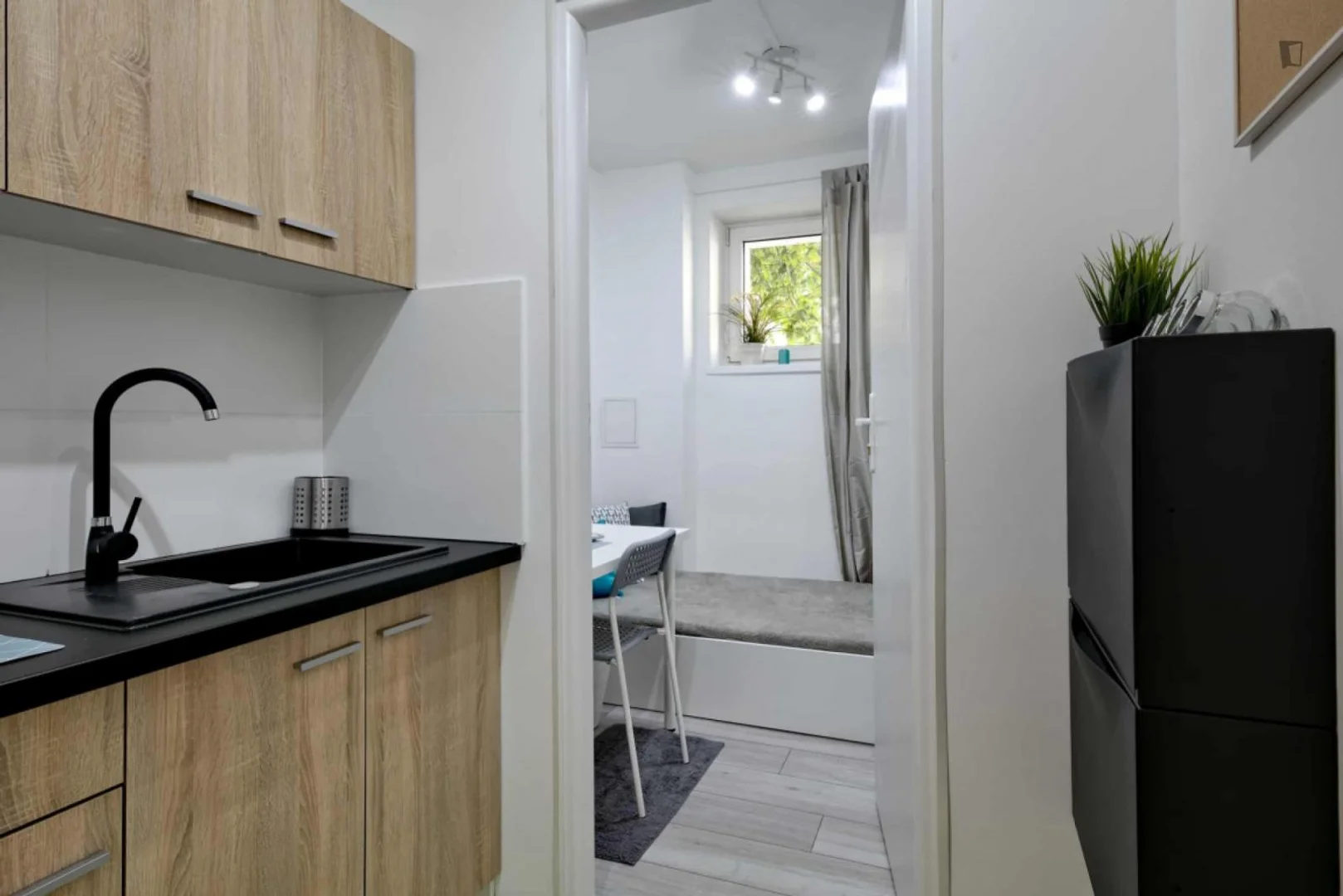 Habitación para estudiantes en  con área de estudio y facilidades compartidas