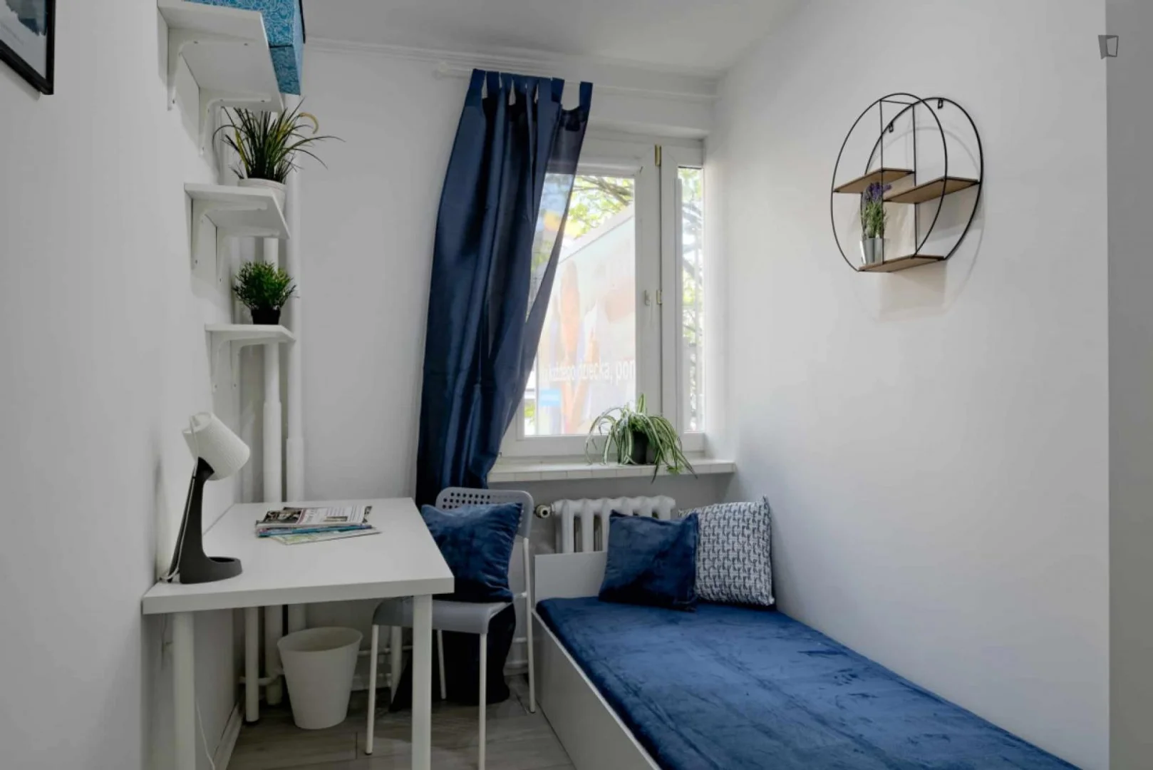 Habitación para estudiantes en  con área de estudio y facilidades compartidas