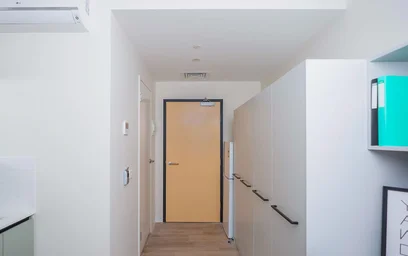 Chambre privée en résidence à 9 Moore St, Canberra ACT 2601, Australia, image 2 de 44
