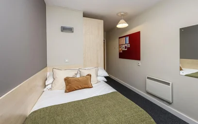 Quarto barato em {area}