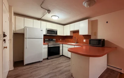 Apartamento moderno e brilhante em {area}