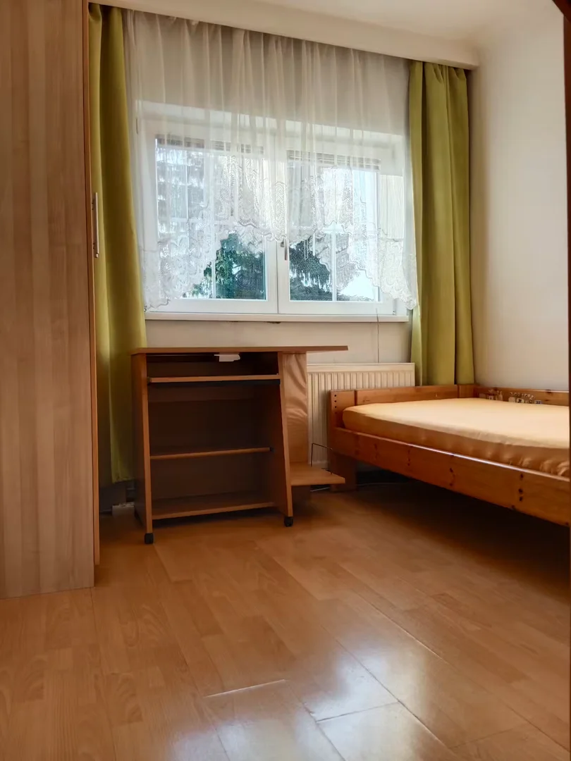 Functional student room perfect for studying in 
