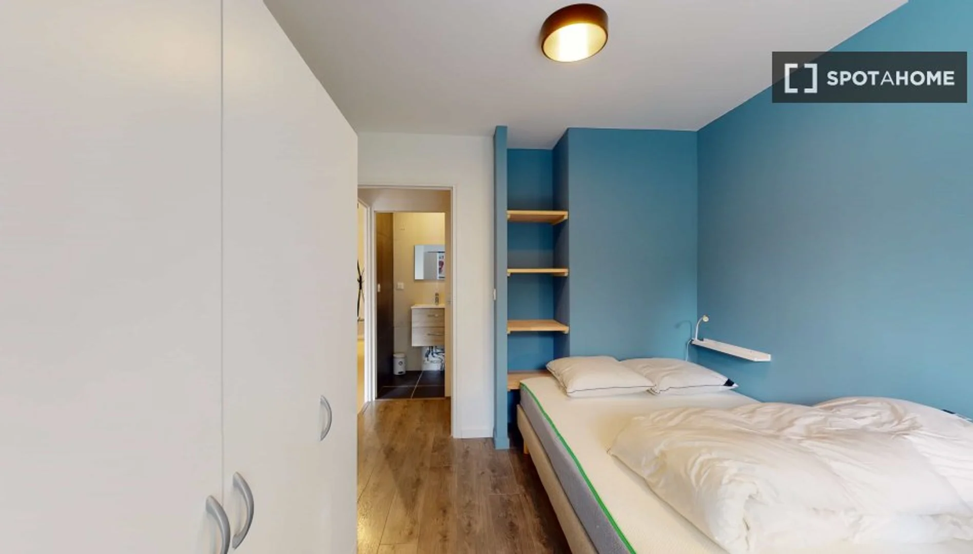 Zimmer in Studentenwohnung in  zu vermieten, voll möbliert