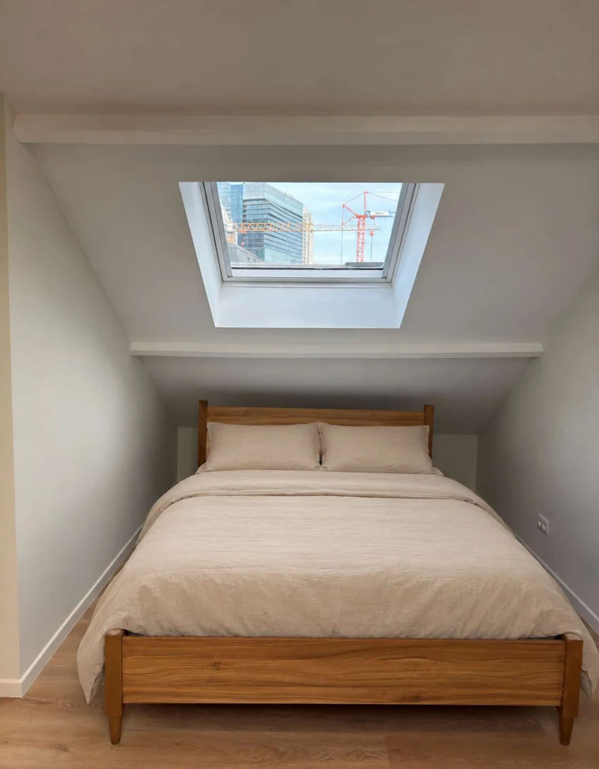 Chambre d'étudiant à  avec espace d'étude et installations communes