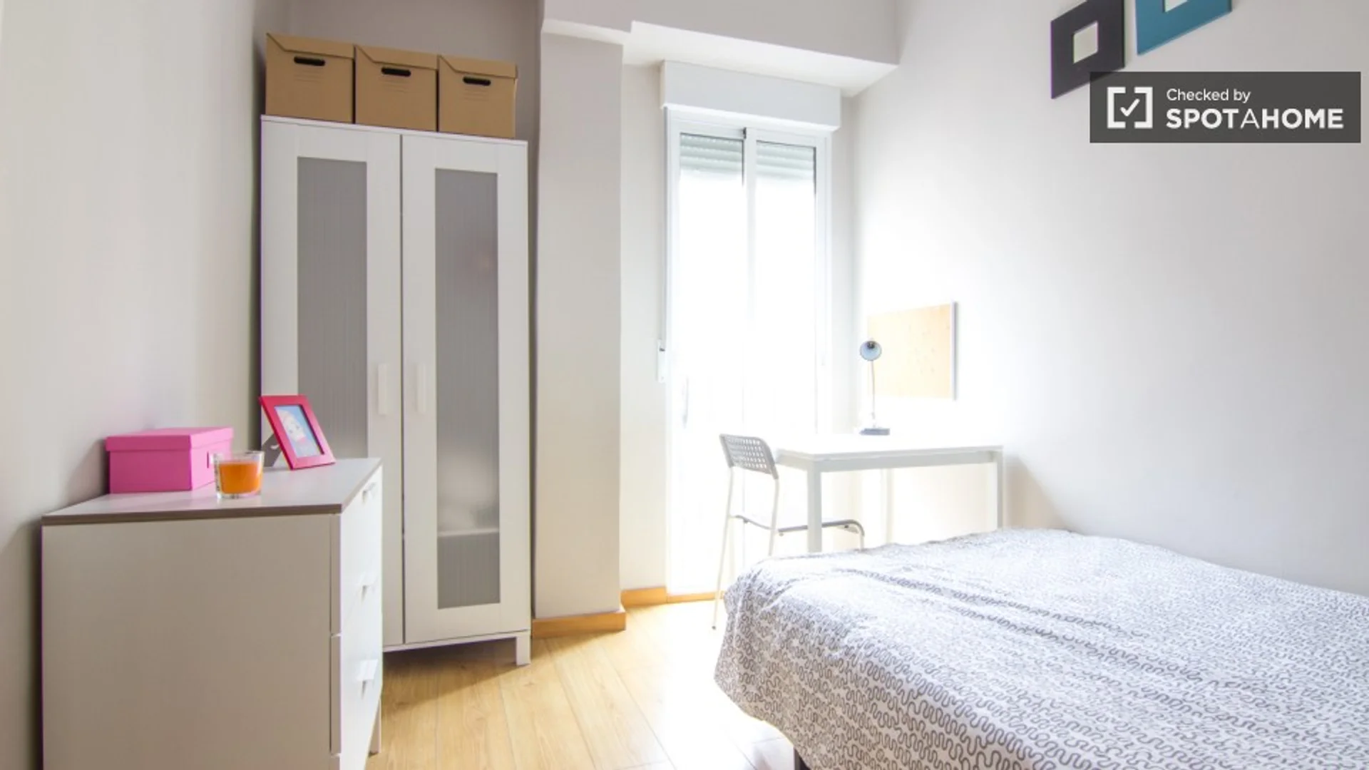 Chambre d'étudiant confortable et spacieuse dans 