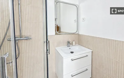 Entire apartment at Rue Boissonade, image 2 of 16