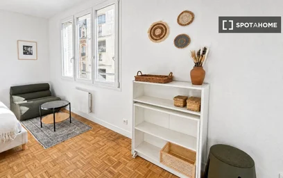 Entire apartment at Rue Boissonade, image 11 of 16