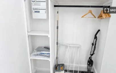 Entire apartment at Rue Boissonade, image 15 of 16