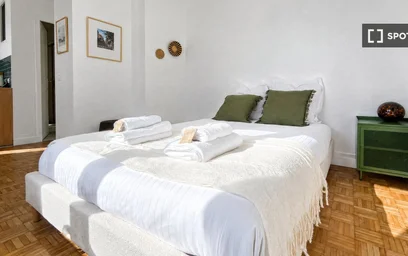 Entire apartment at Rue Boissonade, image 5 of 16