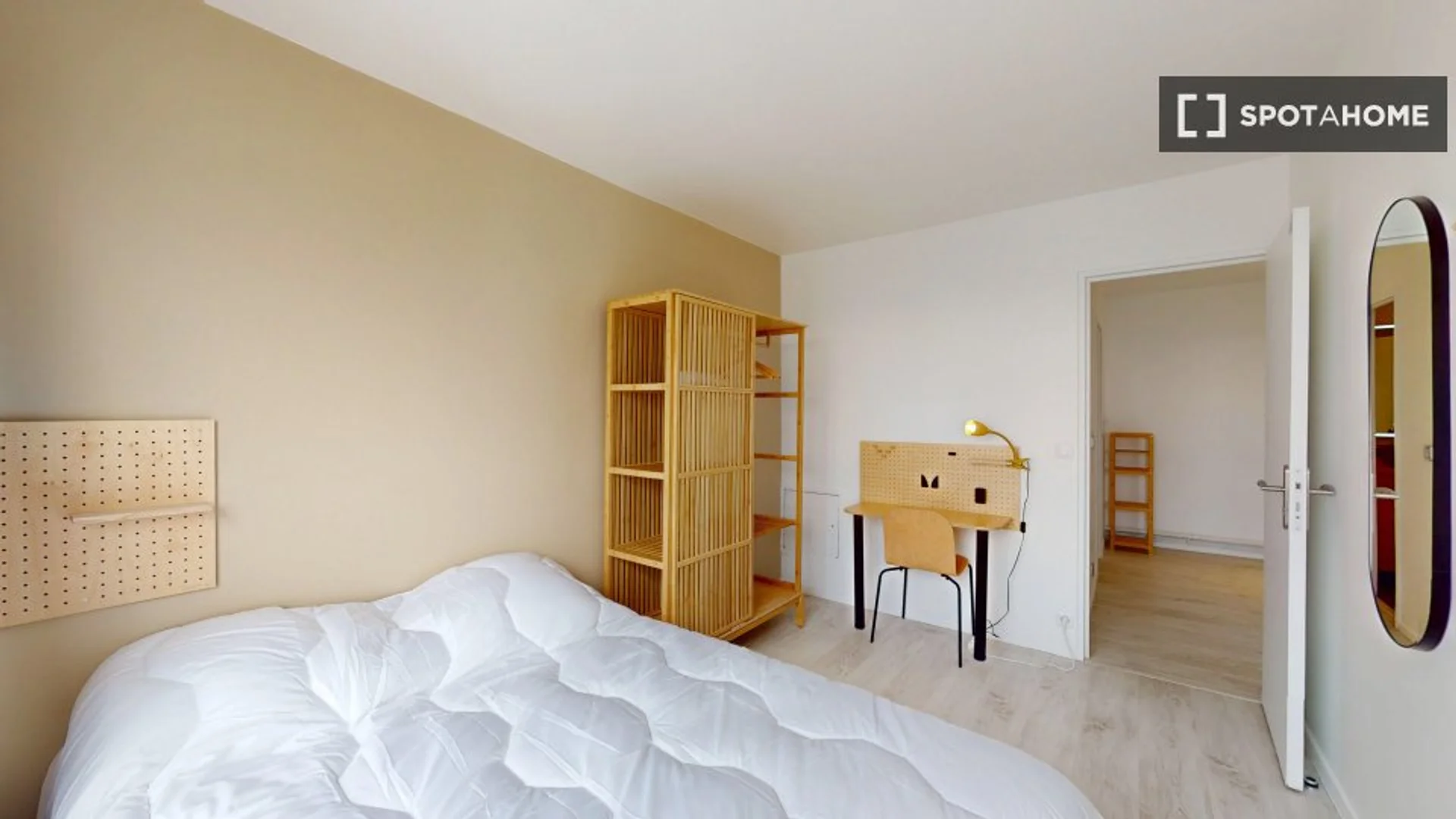 Chambre d'étudiant confortable et spacieuse dans 