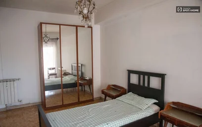 Chambre à louer dans un appartement en colocation à {area}