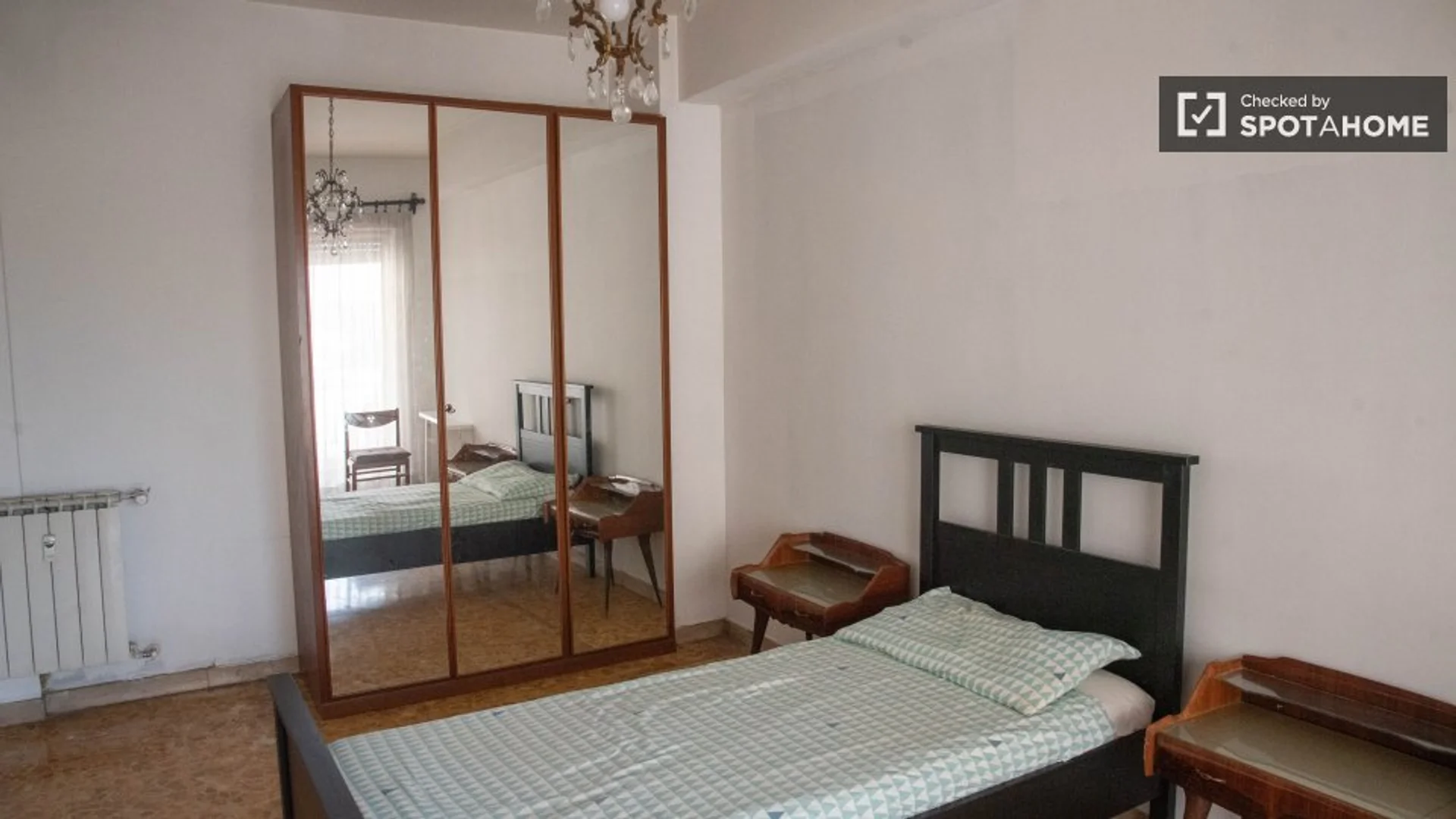 Chambre d'étudiant économique avec emplacement pratique dans