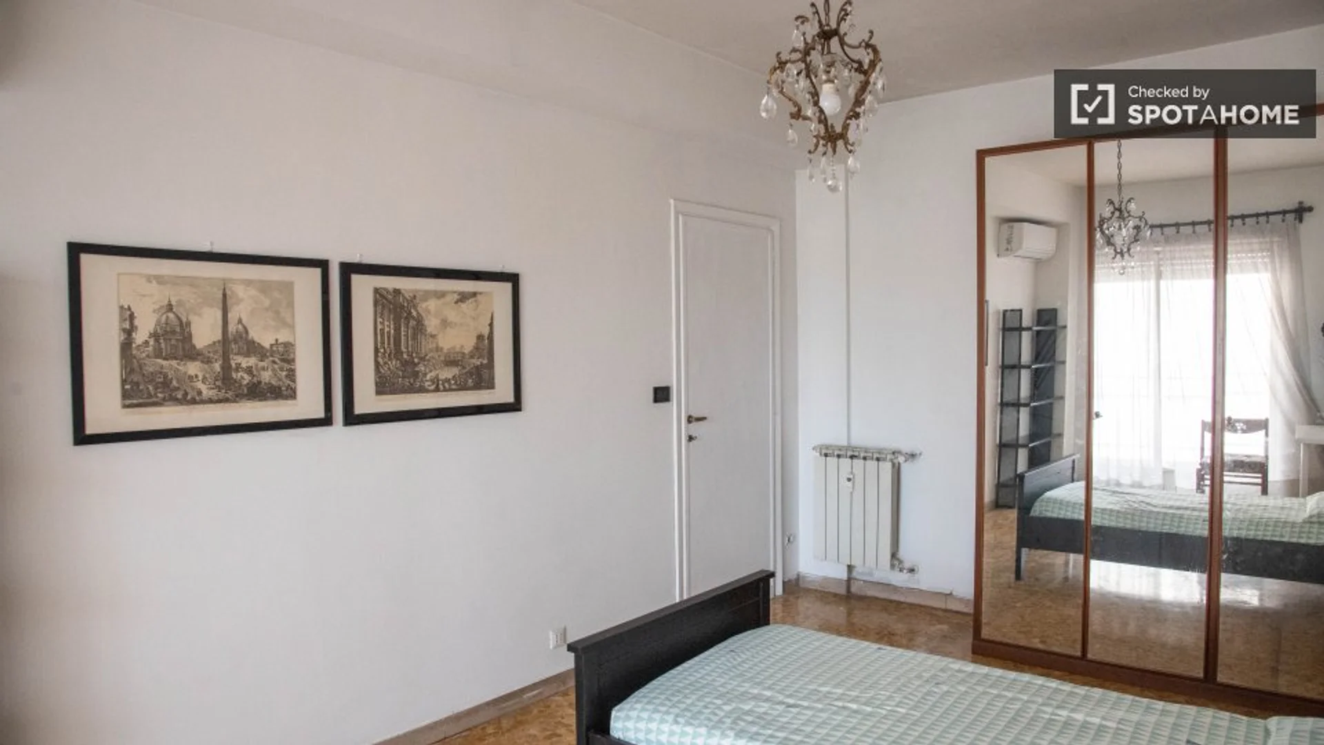 Chambre d'étudiant confortable et spacieuse dans