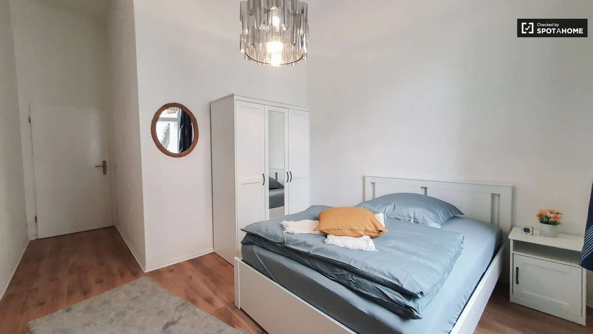 Student-friendly room in  with modern amenities