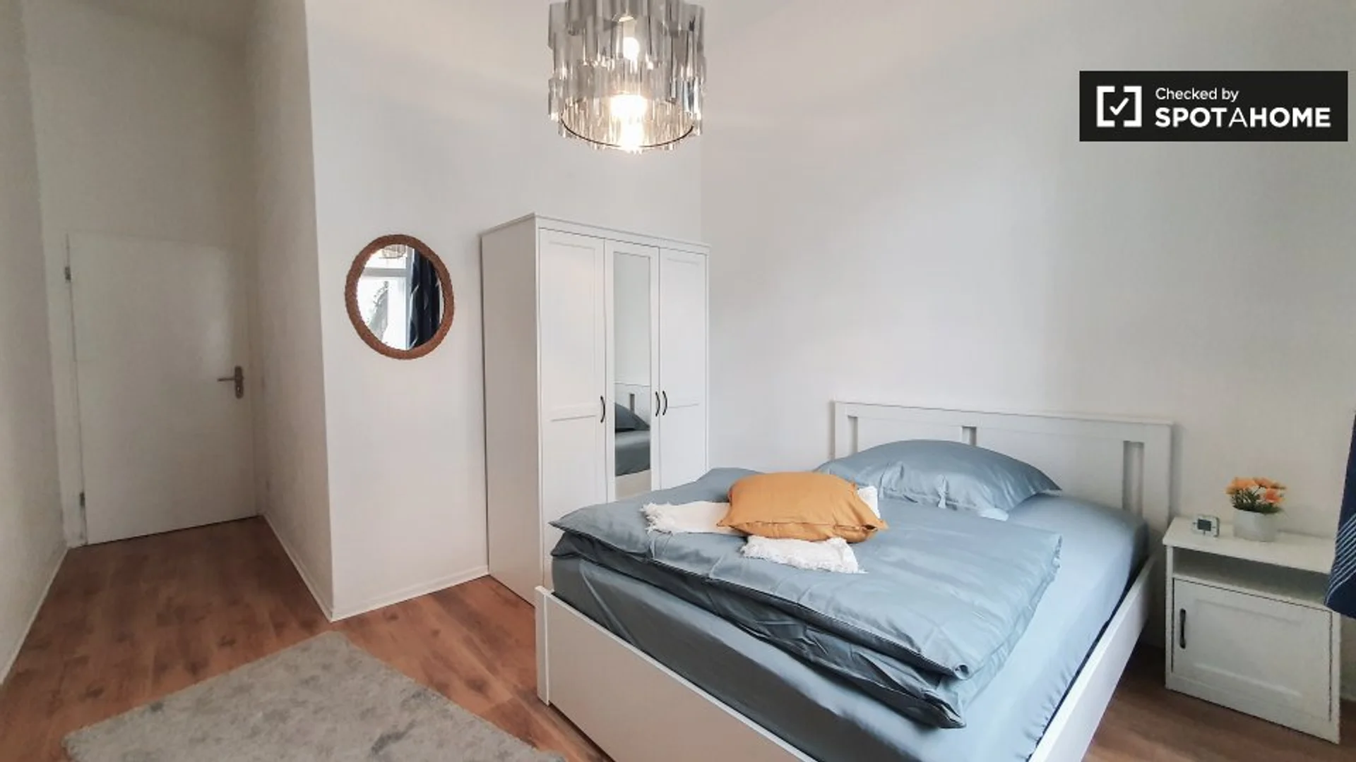Comfortable and spacious student room in 