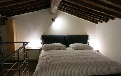 Dairenin tamamı konumu Via Santa Monaca, Centro Storico, 8 10 görüntüsü