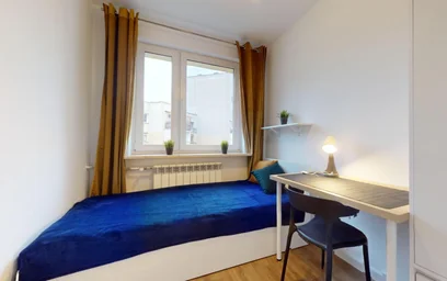 {area} de çift kişilik yataklı kiralık oda