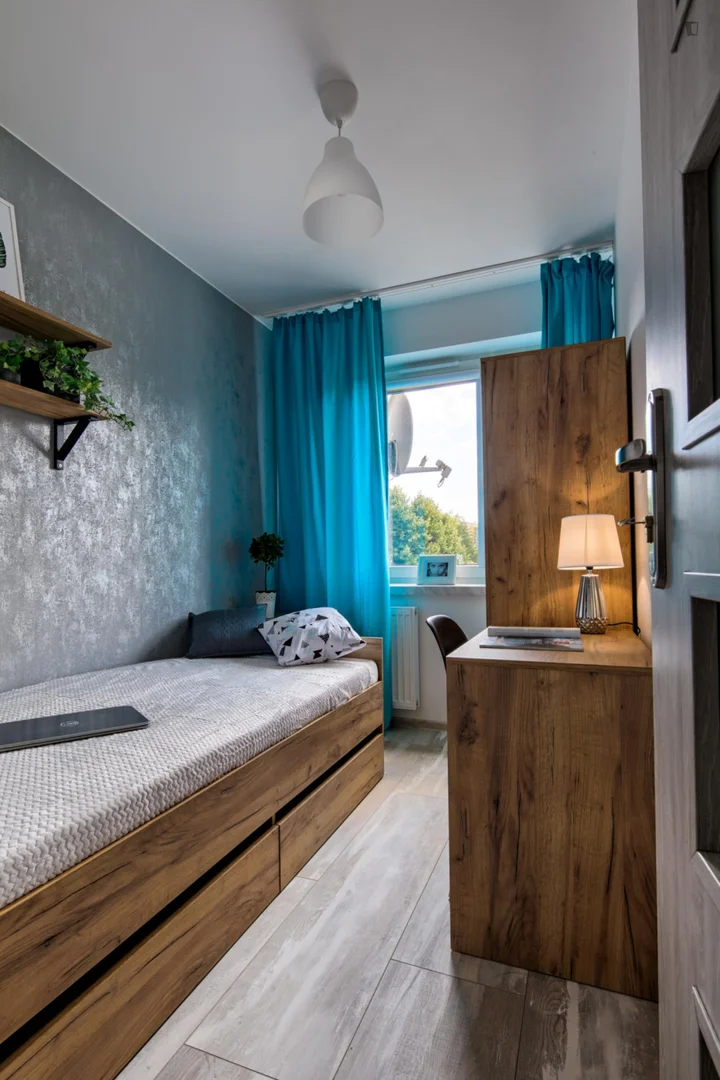 Habitación acogedora para estudiantes disponible en