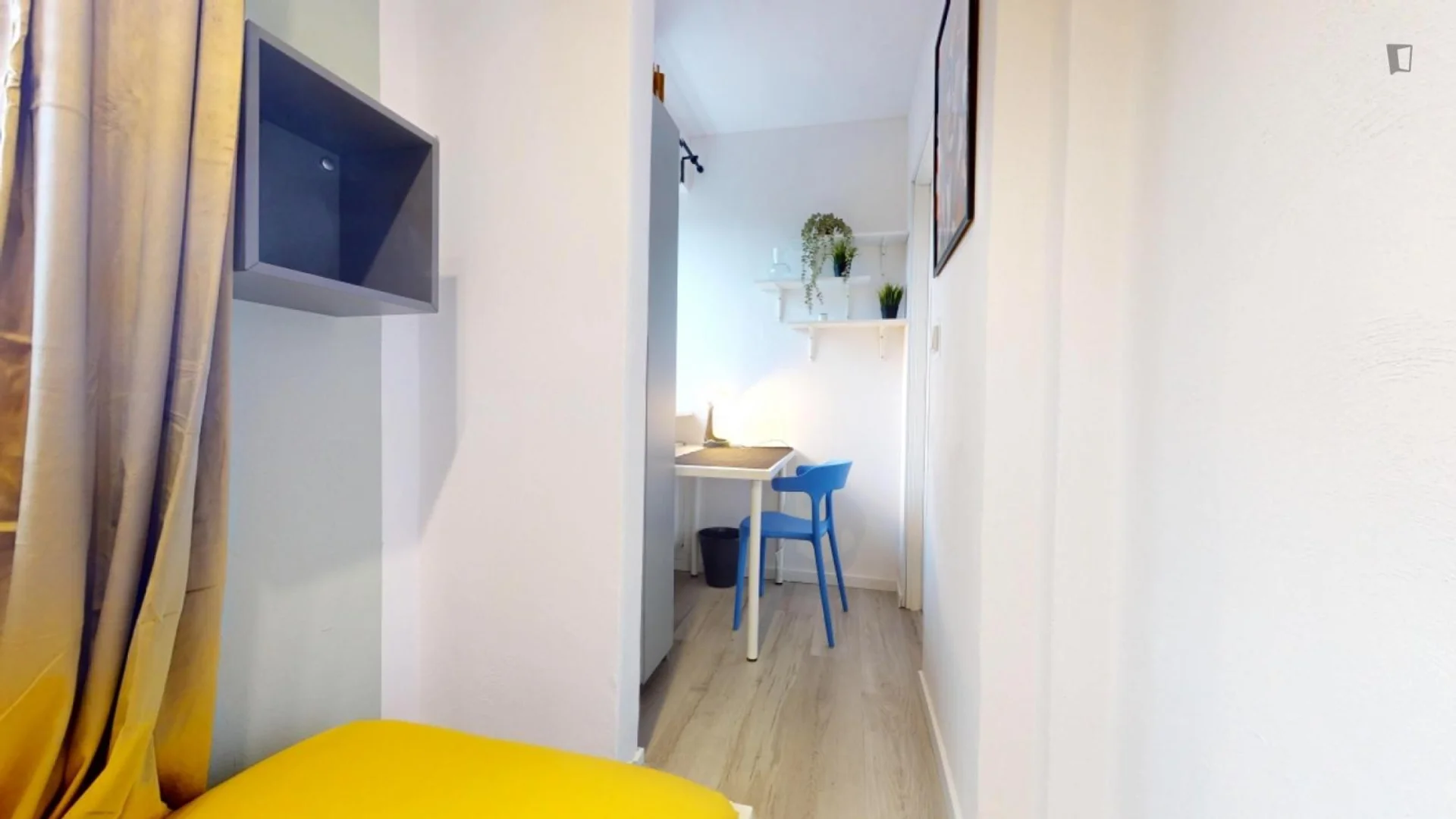 'de öğrenci dairesinde, tamamen mobilyalı kiralık oda