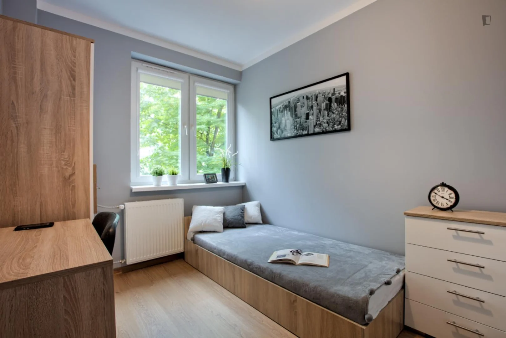 Functional student room perfect for studying in 