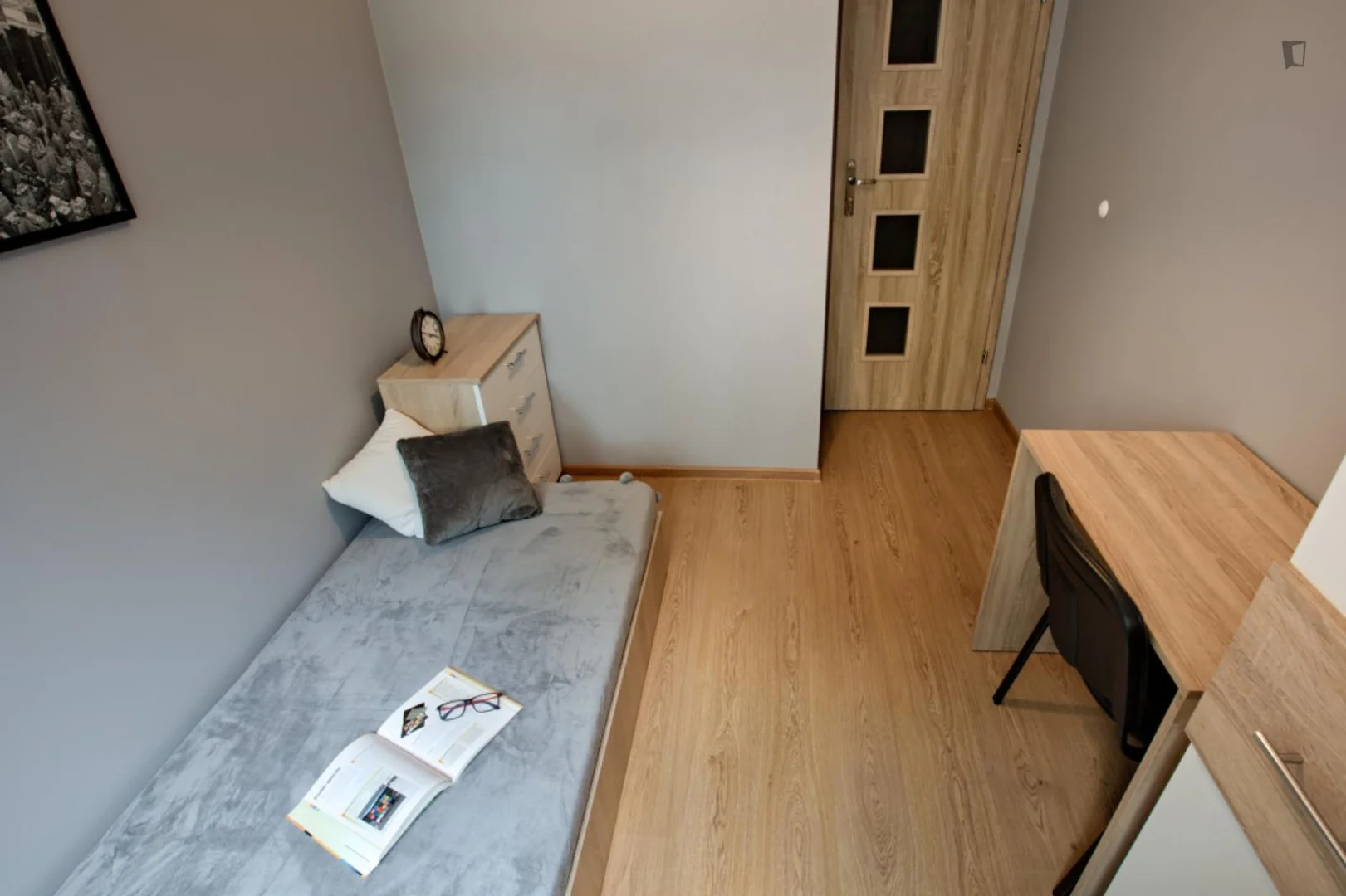 Economical student room with convenient location in 