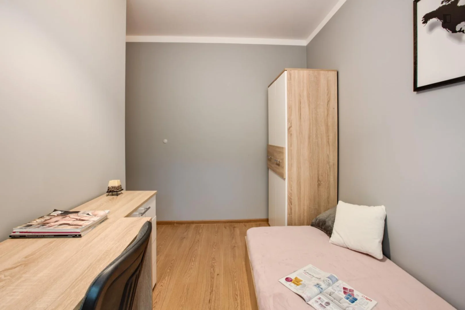 Student-friendly room in  with modern amenities