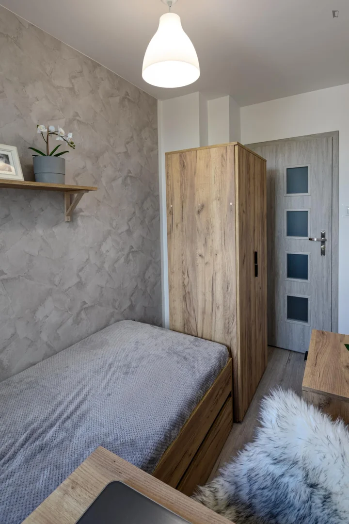 Habitación estudiantil económica cerca del campus en