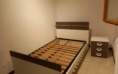 Pokój do wynajęcia z podwójnym łóżkiem w {area}