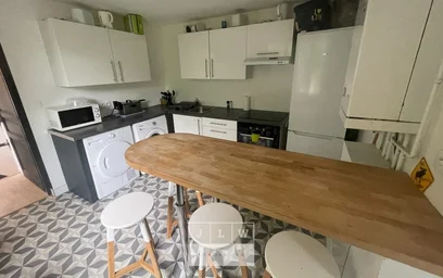 Quarto para alugar num apartamento partilhado em {area}
