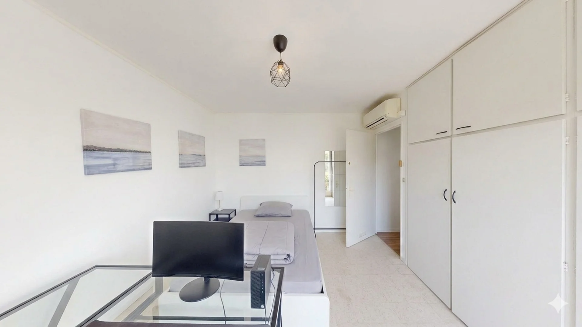 Quarto de estudante económico com localização conveniente em 