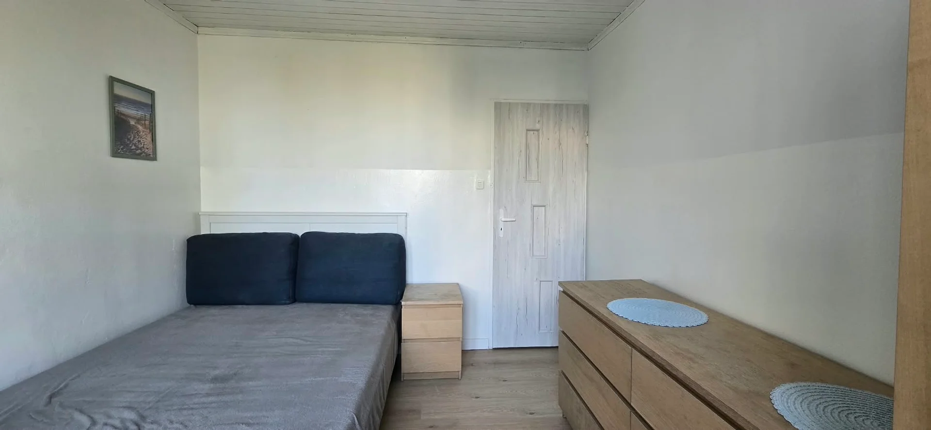 'de öğrenci dairesinde, tamamen mobilyalı kiralık oda