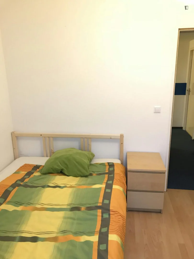 Zimmer in Studentenwohnung in  zu vermieten, voll möbliert